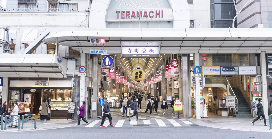 四条から商店街入口_提灯